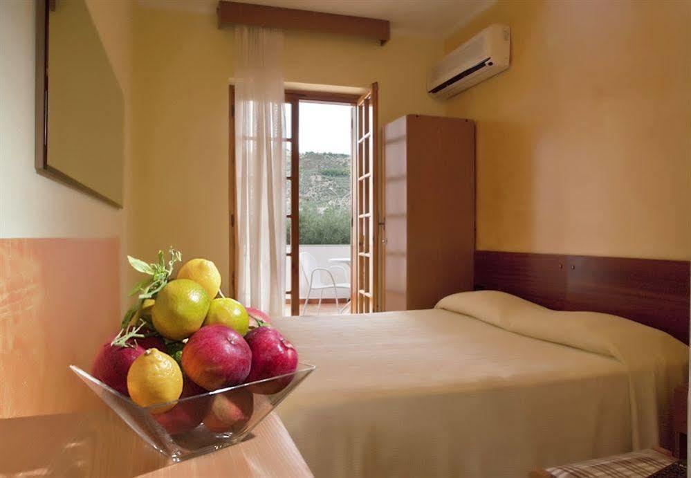 Hotel Apeneste Mattinata Dış mekan fotoğraf